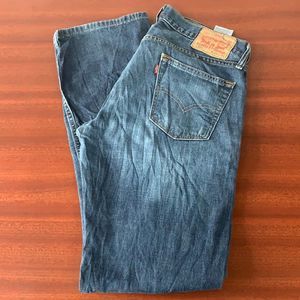 Man 514 Levi’s mom jeans